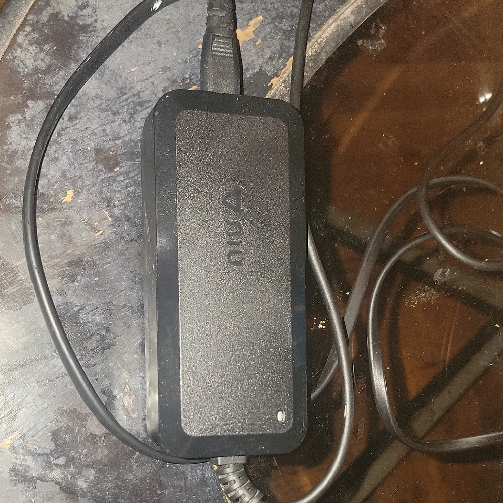 Nique Black Power Adapter Cable